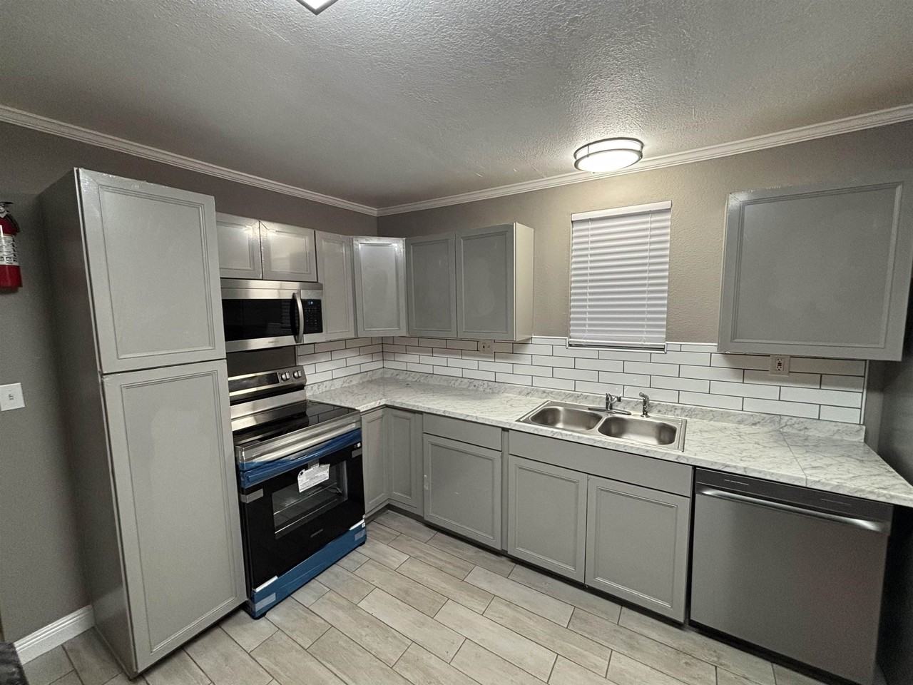 2121 Western Ave - Photo 2 of 6