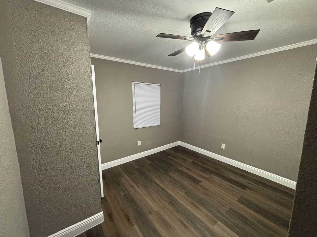 2121 Western Ave - Photo 3 of 6