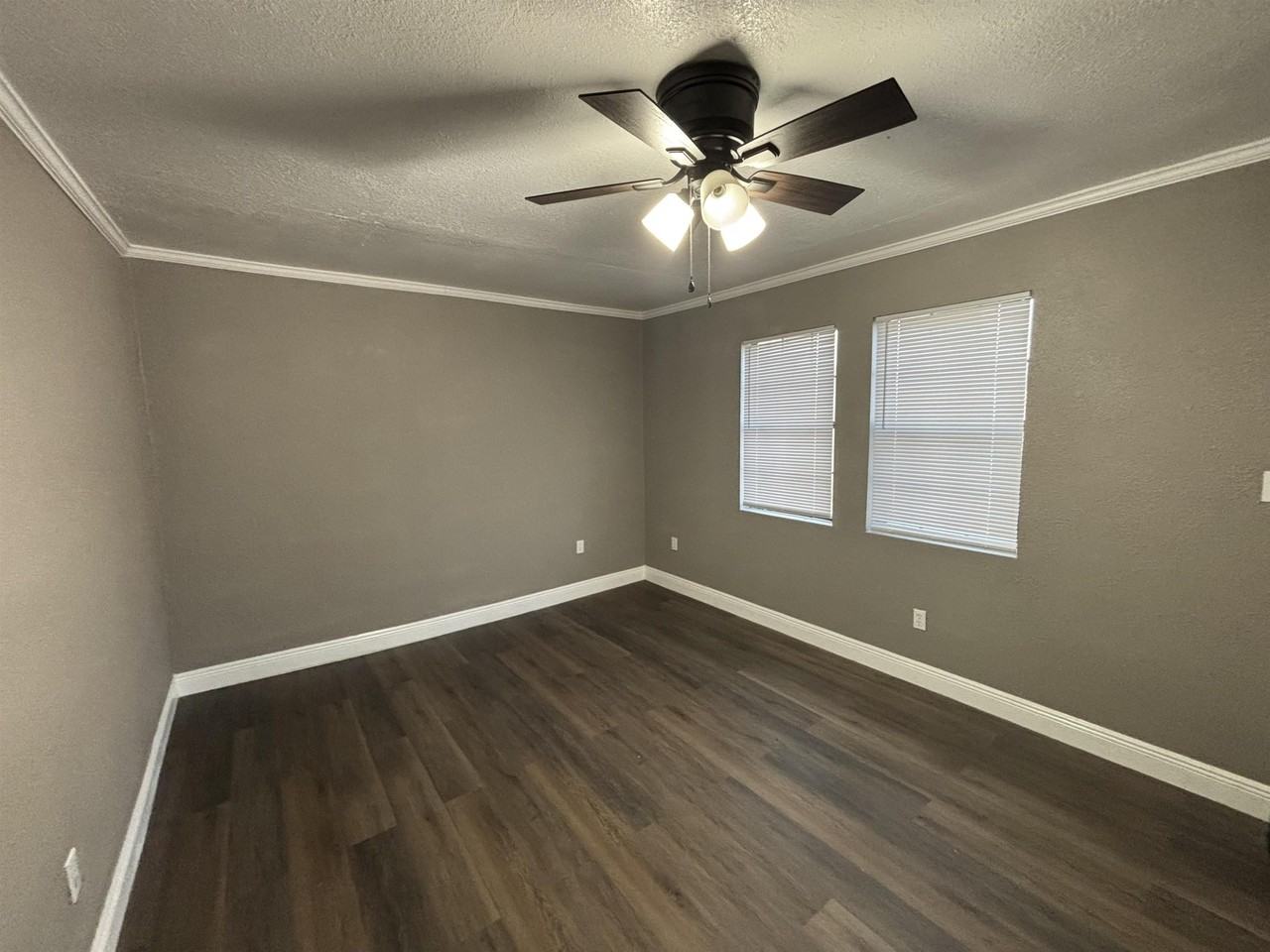 2121 Western Ave - Photo 4 of 6