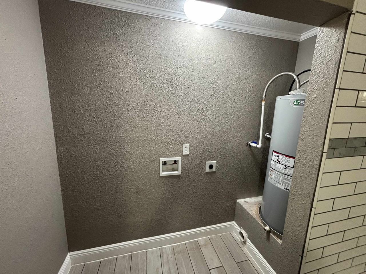 2121 Western Ave - Photo 5 of 6