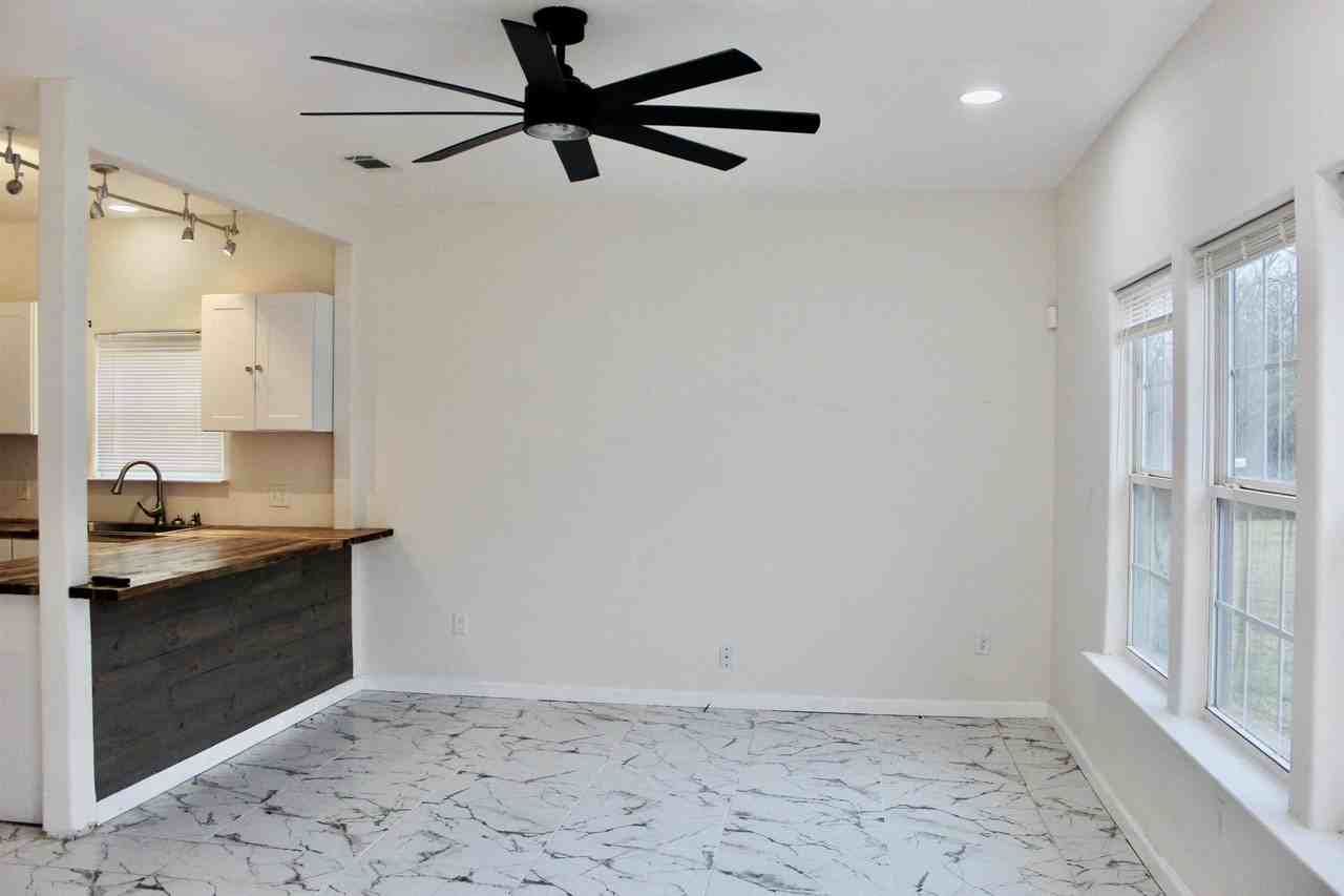 5328 S College St - Photo 2 of 6