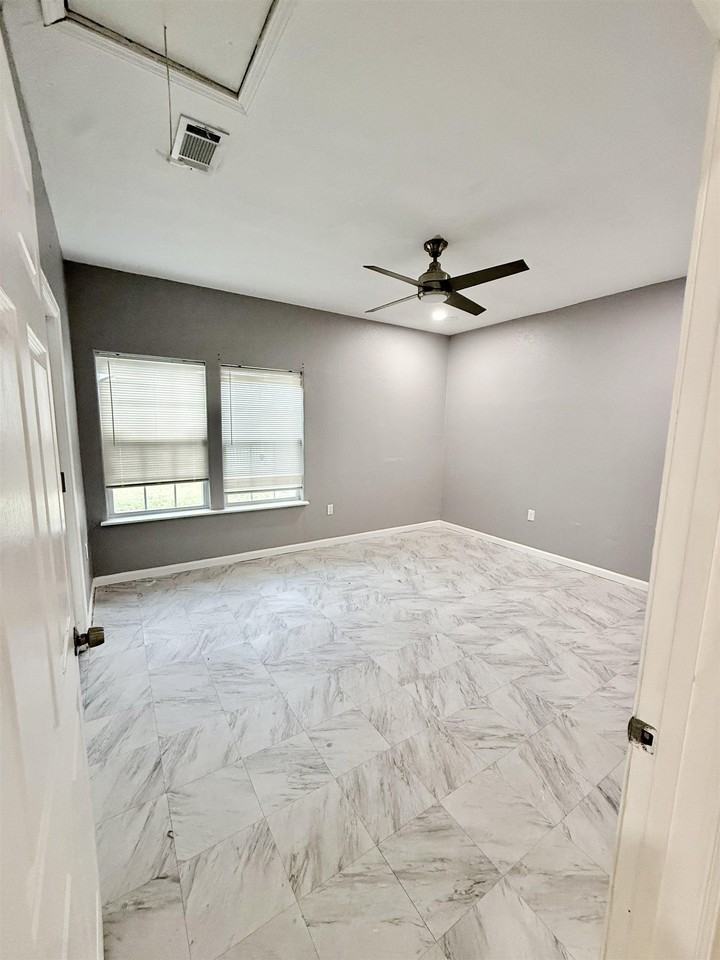 5328 S College St - Photo 4 of 6