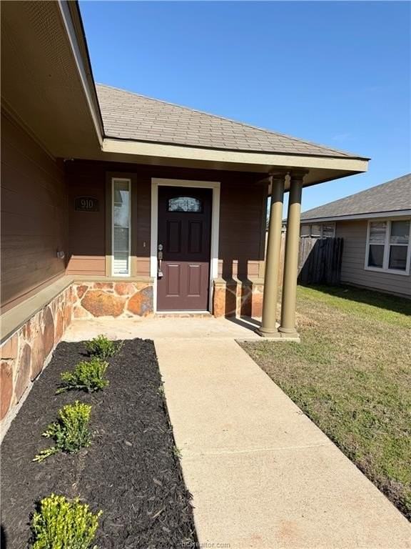 910 Crested Point Dr - Photo 2 of 16