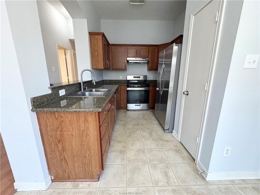 910 Crested Point Dr - Photo 6 of 16