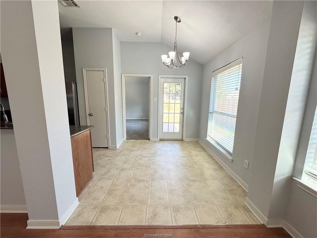 910 Crested Point Dr - Photo 7 of 16