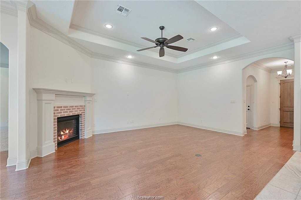 15643 Long Creek Ln - Photo 4 of 19