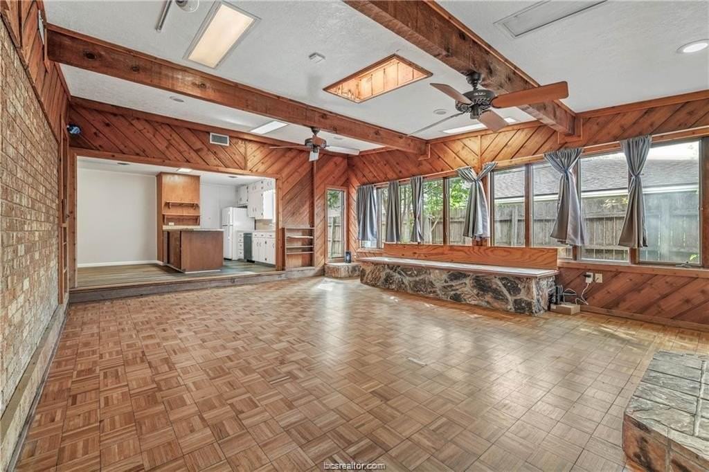 902 Holik Dr - Photo 2 of 18