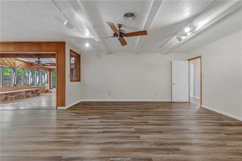 902 Holik Dr - Photo 5 of 18