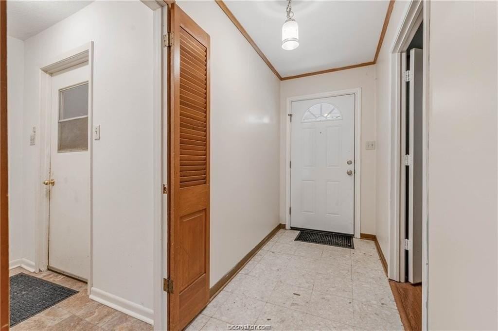 902 Holik Dr - Photo 6 of 18