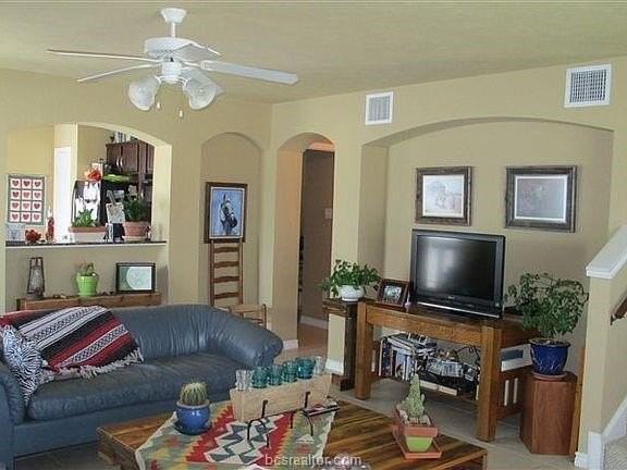 4049 Southern Trace Dr - Photo 2 of 10