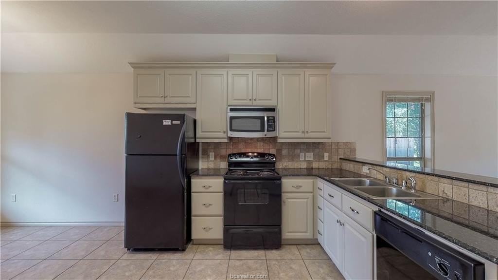 115 Richards St - Photo 5 of 47