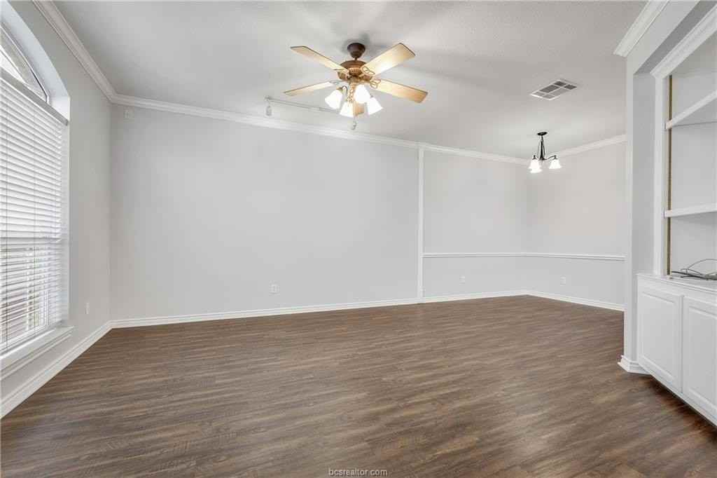 204 Fraternity Row - Photo 2 of 21