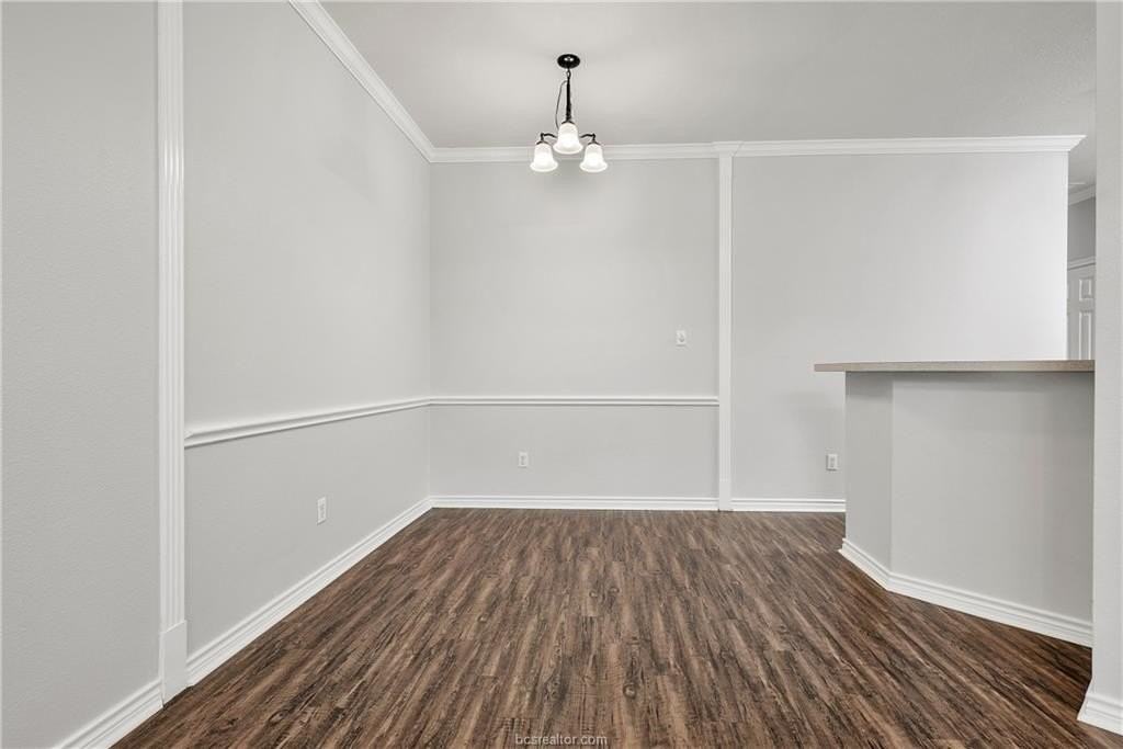 204 Fraternity Row - Photo 5 of 21