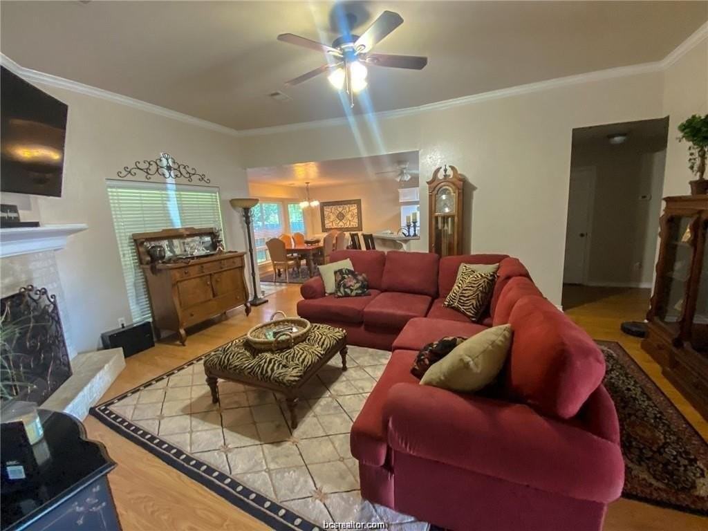 1317 Markham Ct - Photo 3 of 16