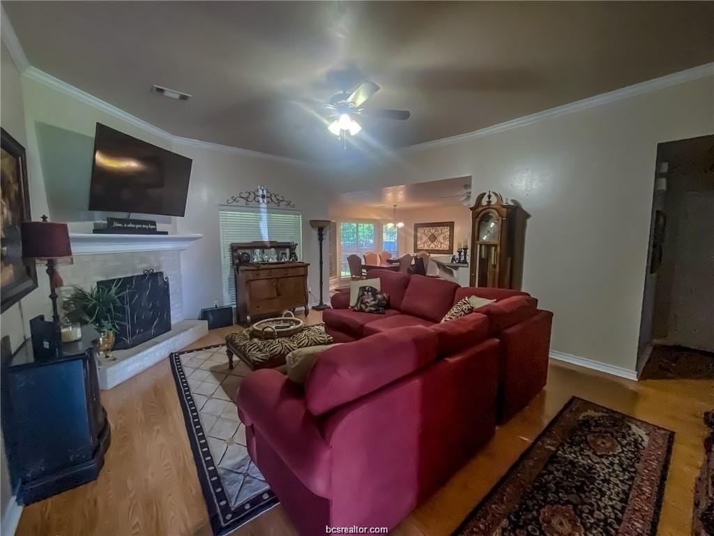 1317 Markham Ct - Photo 4 of 16