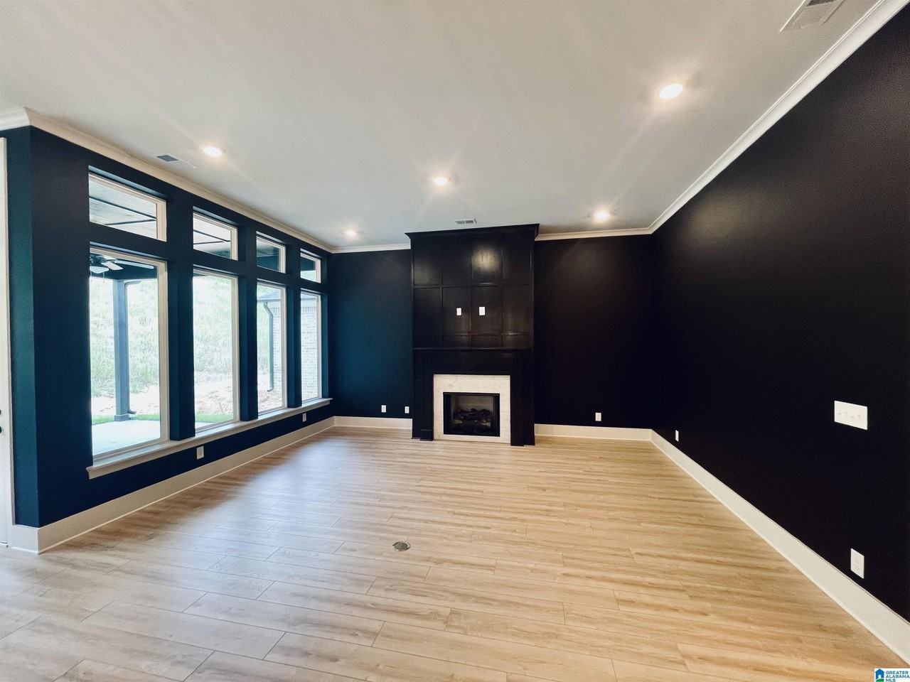 1081 Clifton Rd - Photo 3 of 50