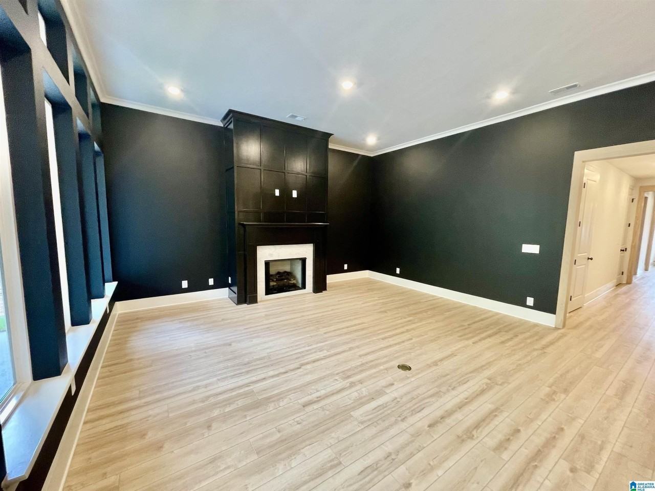 1081 Clifton Rd - Photo 4 of 50