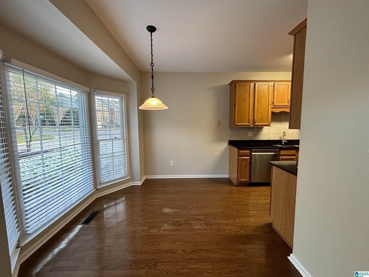 241 Meadow Croft Cir - Photo 3 of 16