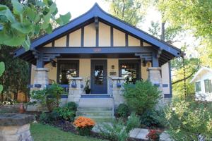 featured image of 722 E University St