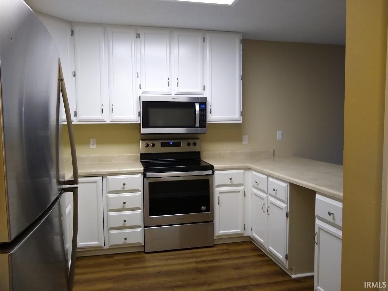 1111 E Carnaby St - Photo 2 of 17