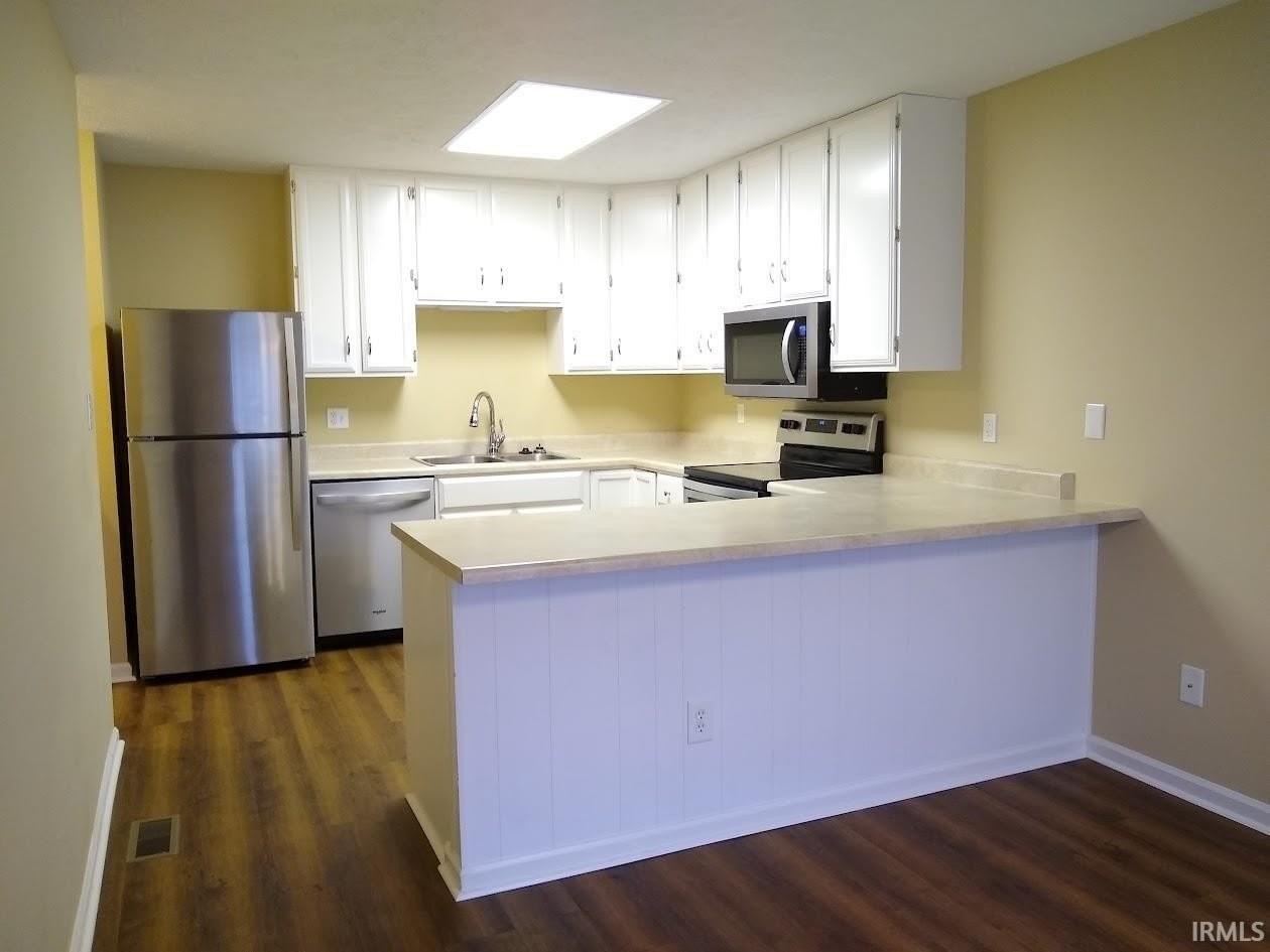 1111 E Carnaby St - Photo 3 of 17