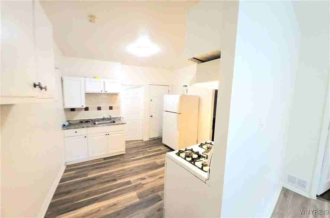 177 Grote Street unit: Lower - Photo 6 of 10