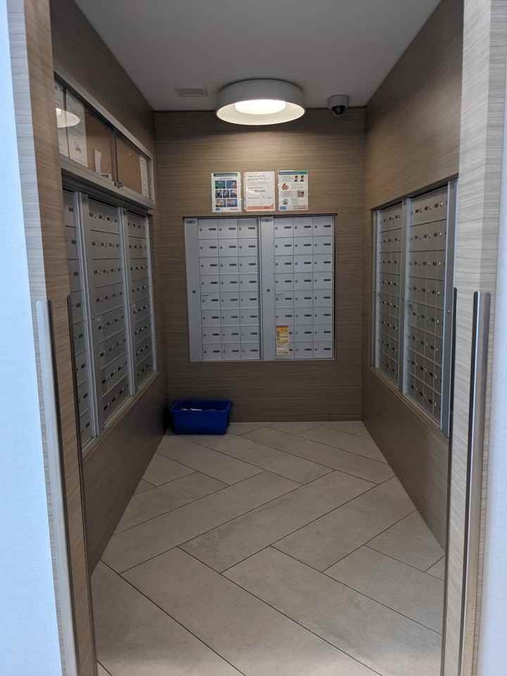 988 Quayside Dr - Photo 3 of 21