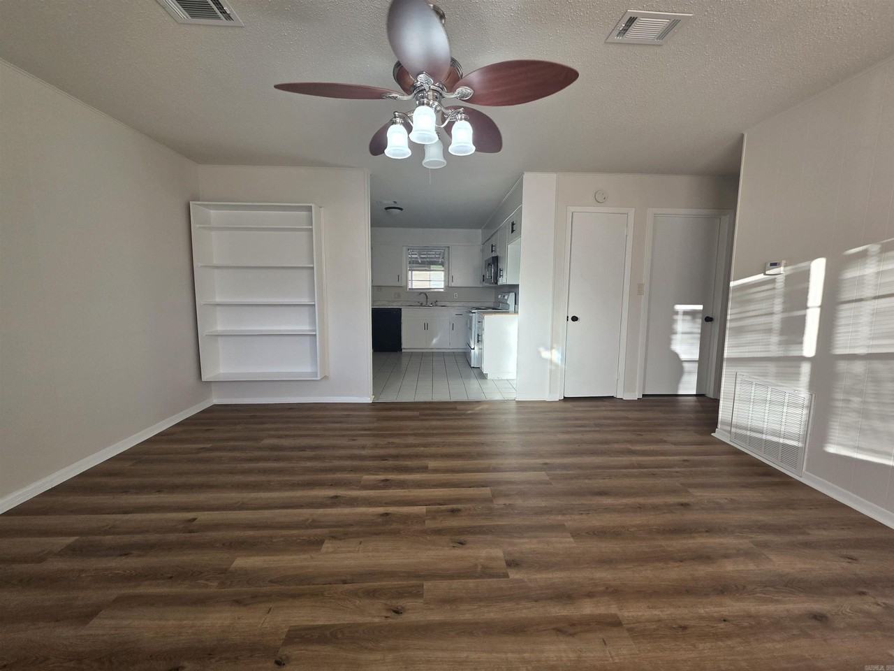 600 Witts Dr - Photo 2 of 20