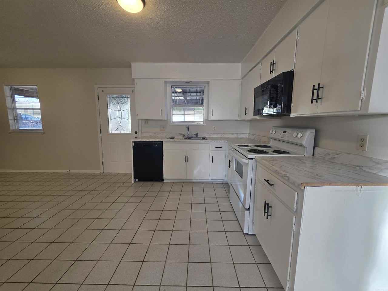 600 Witts Dr - Photo 5 of 20