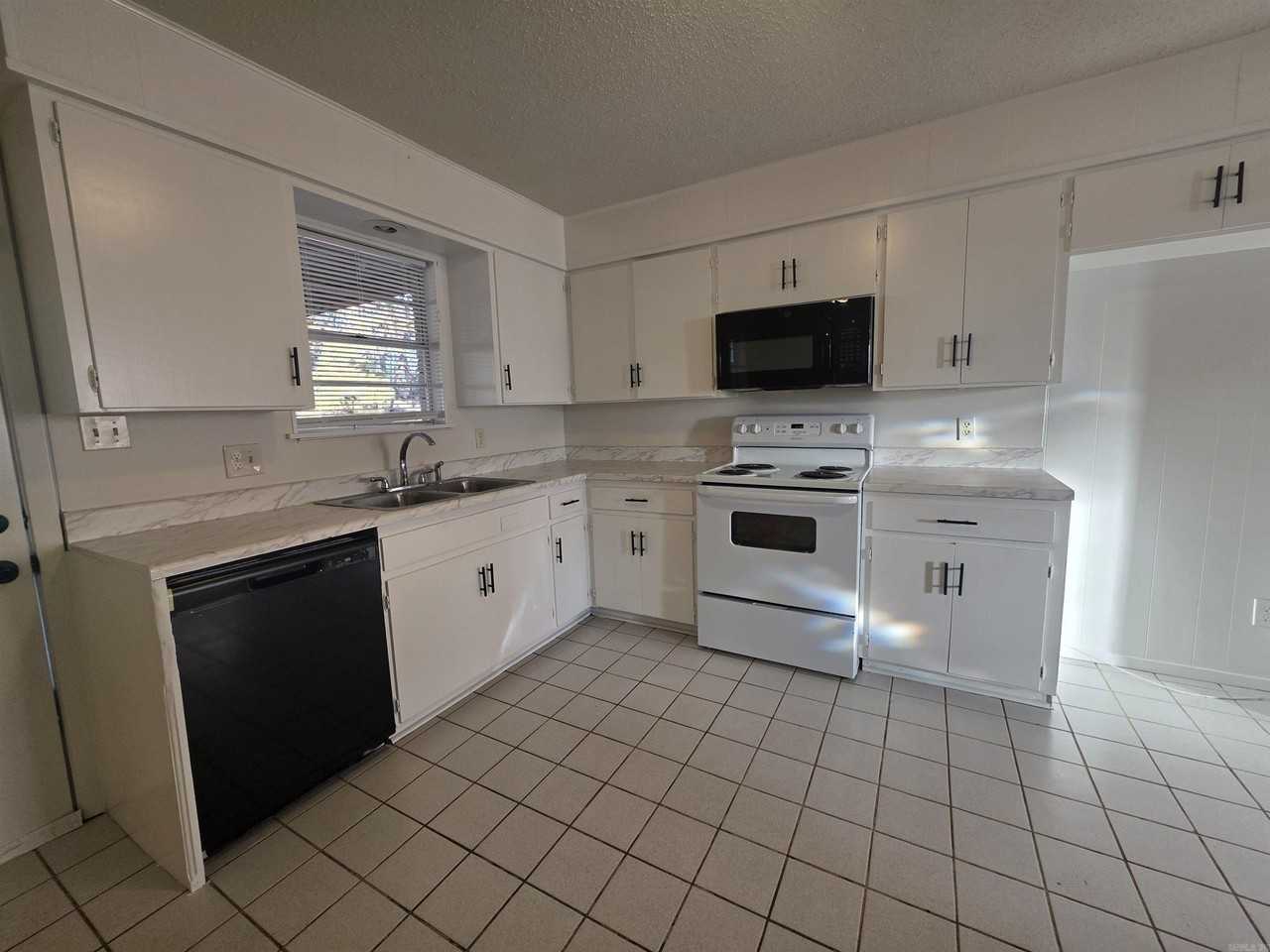 600 Witts Dr - Photo 6 of 20