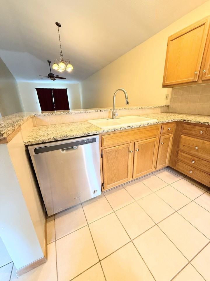 1229 Rivercrest Dr Unit D #D - Photo 3 of 19