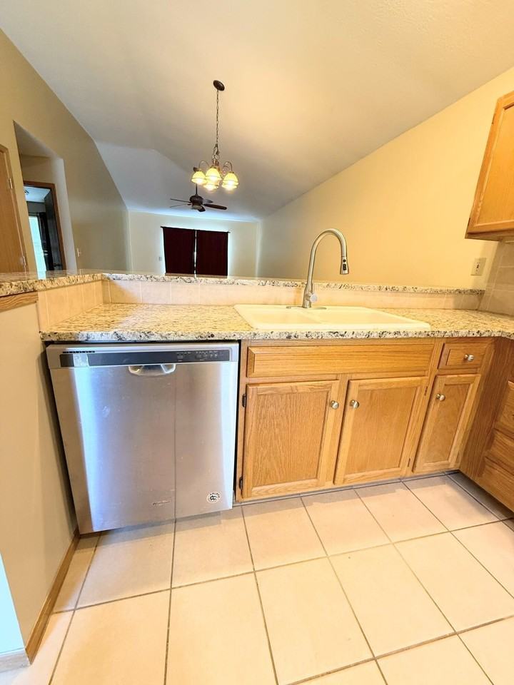 1229 Rivercrest Dr Unit D #D - Photo 4 of 19