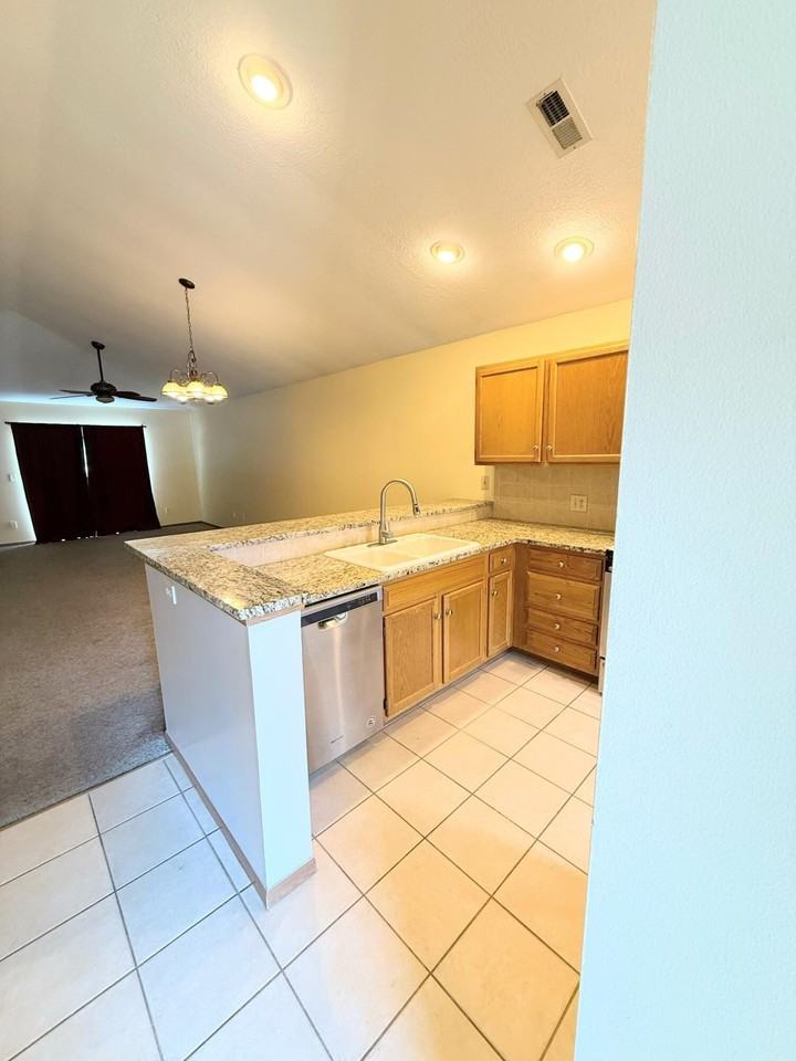 1229 Rivercrest Dr Unit D #D - Photo 7 of 19