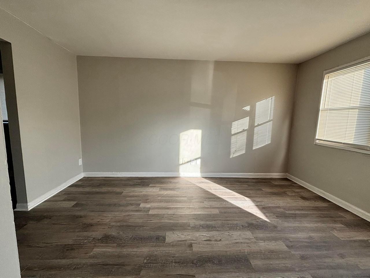 308 Wrexham Ave Apt 4 #4 - Photo 2 of 10