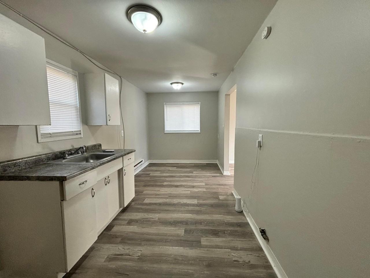 308 Wrexham Ave Apt 4 #4 - Photo 4 of 10