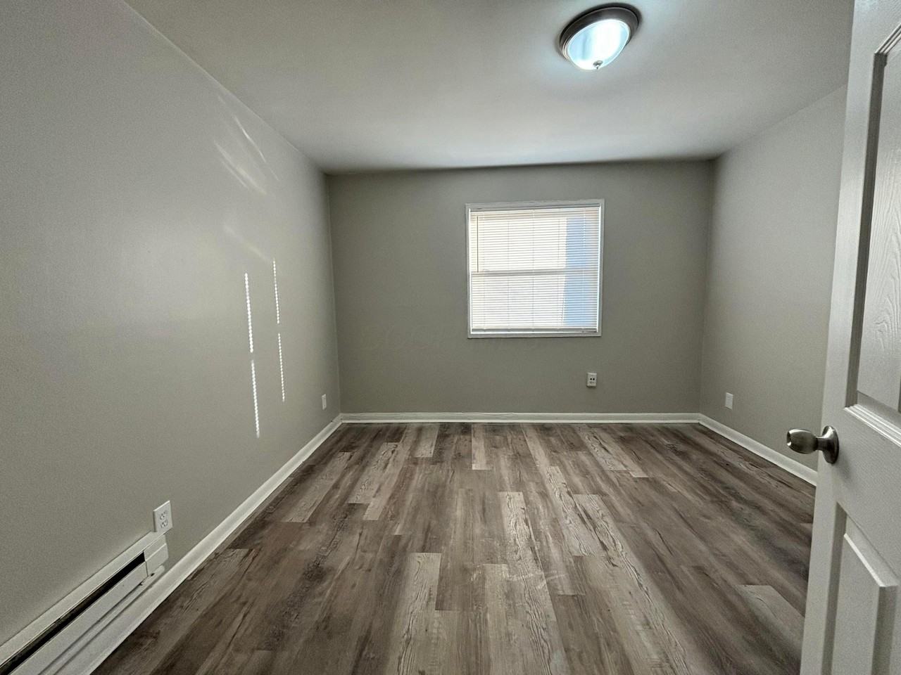 308 Wrexham Ave Apt 4 #4 - Photo 5 of 10