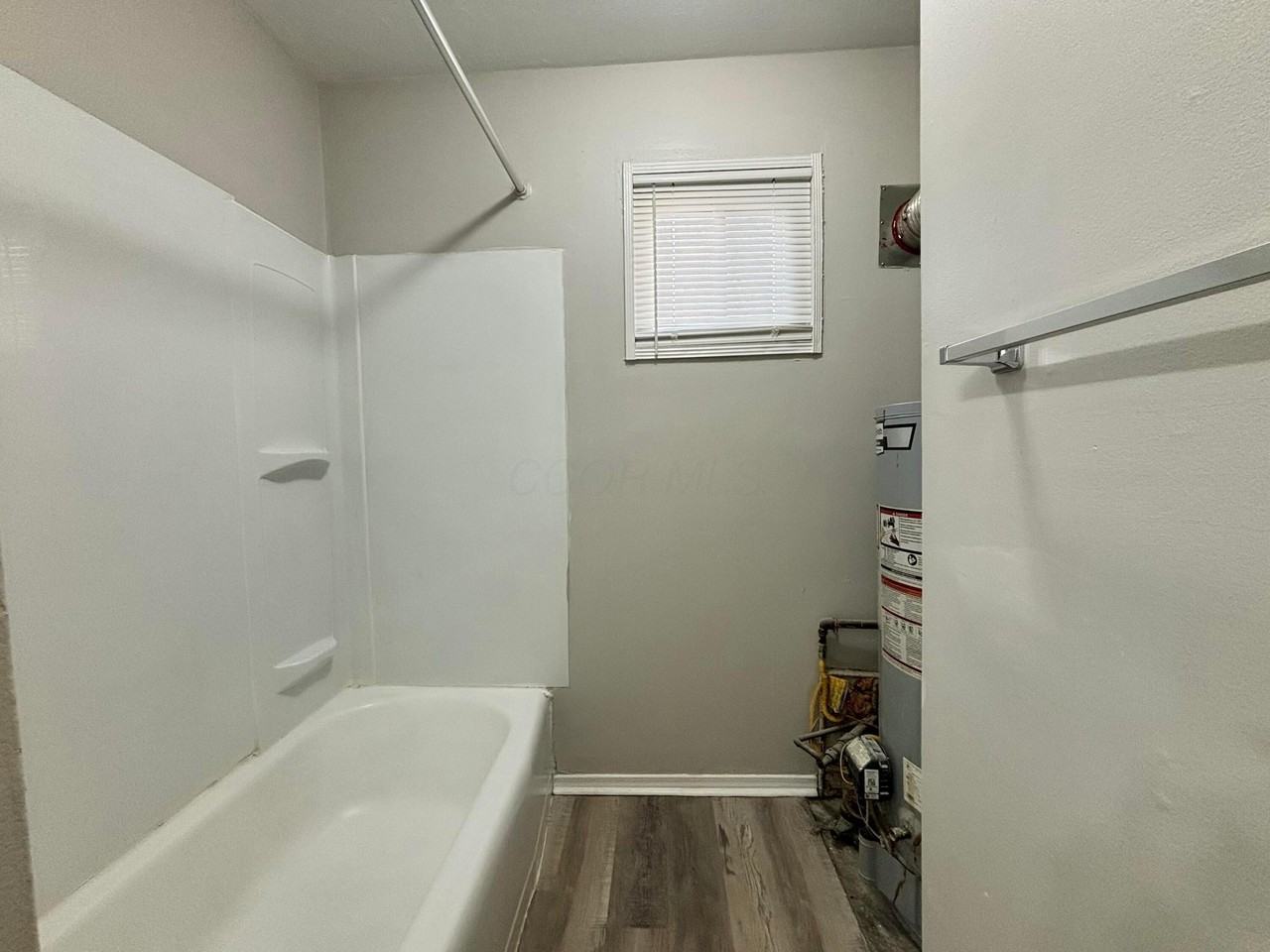 308 Wrexham Ave Apt 4 #4 - Photo 7 of 10