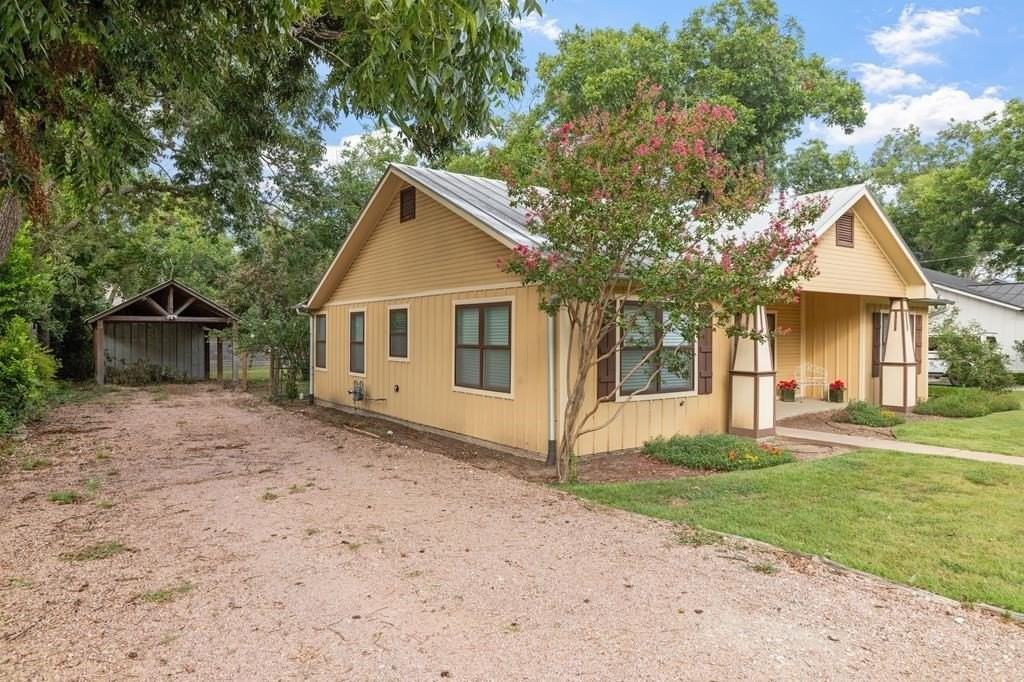 411 W College St - Photo 2 of 27