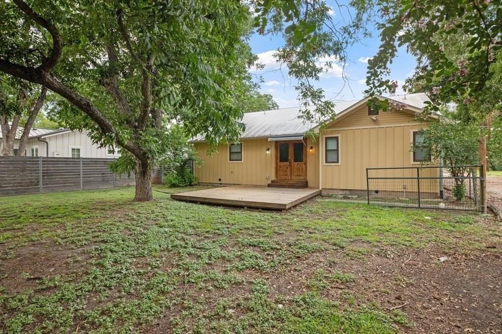 411 W College St - Photo 4 of 27