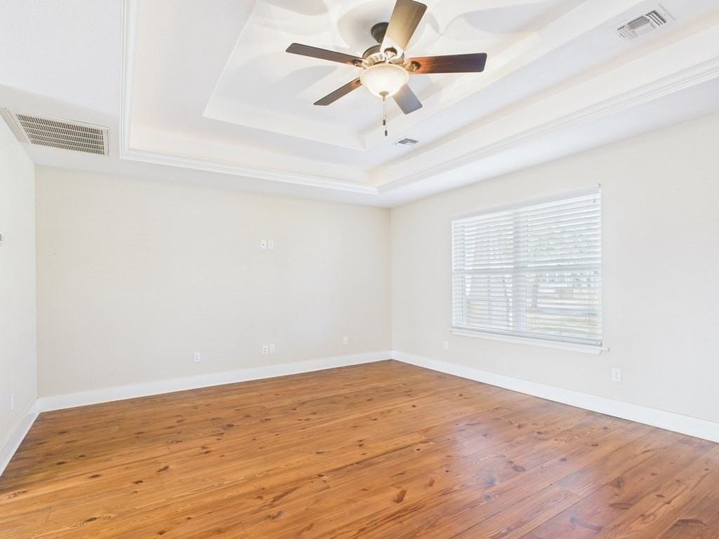 411 W College St - Photo 7 of 27