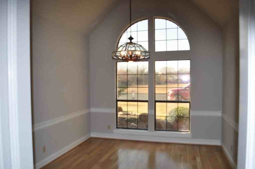 612 W Hackberry St - Photo 3 of 10