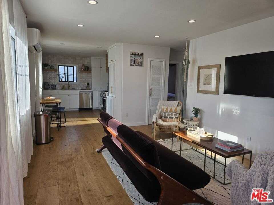 17 Sunset Ave Apt 3 #3 - Photo 4 of 27