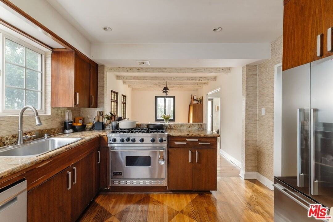 428 N Harper Ave - Photo 6 of 19