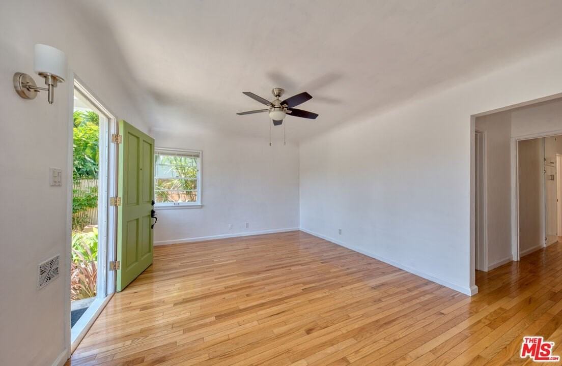 847 Commonwealth Ave - Photo 4 of 21