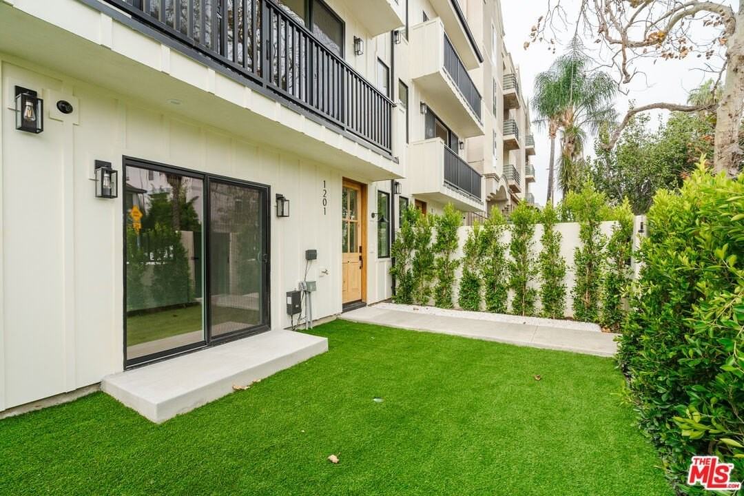 1201 1/2 N Mccadden Pl - Photo 3 of 22