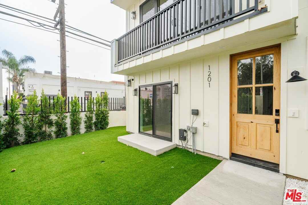 1201 1/2 N Mccadden Pl - Photo 4 of 22