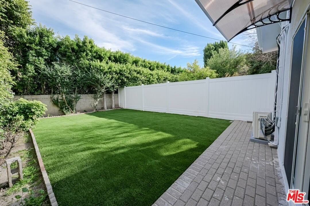 4424 Noble Ave - Photo 5 of 10