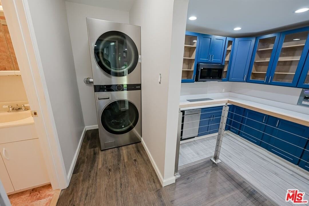 4424 Noble Ave - Photo 7 of 10