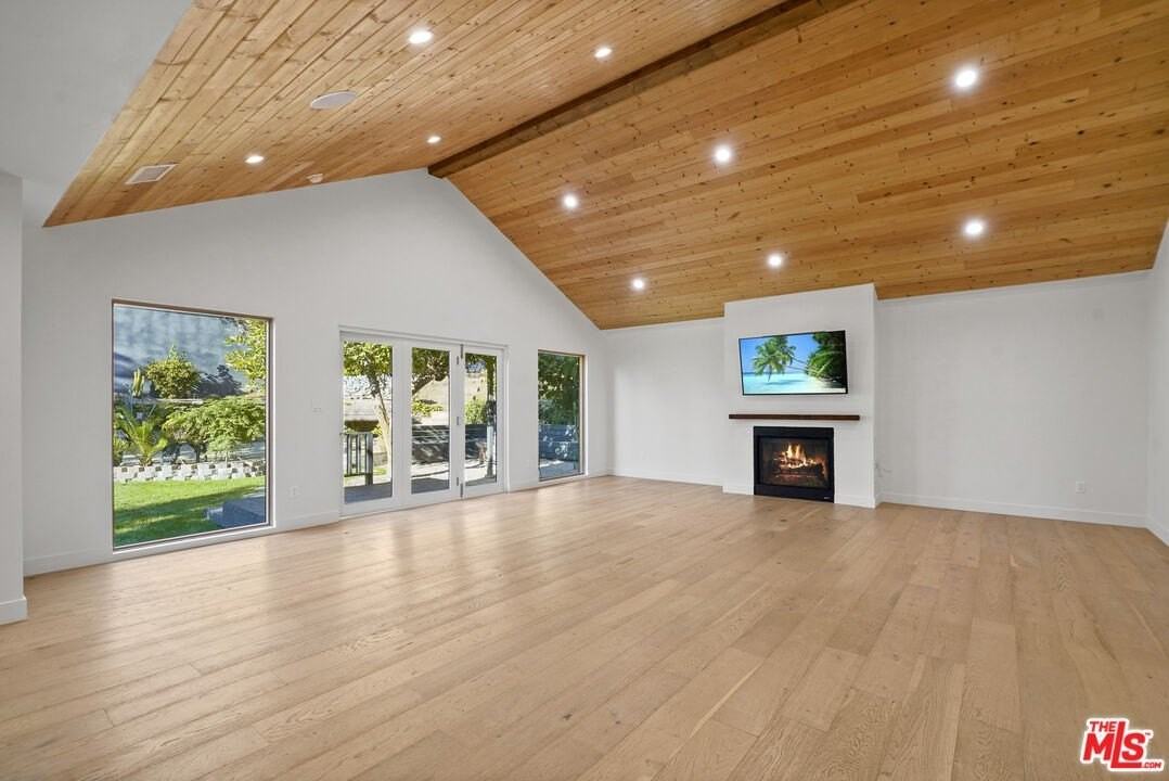 3604 Stewart Ave - Photo 4 of 26