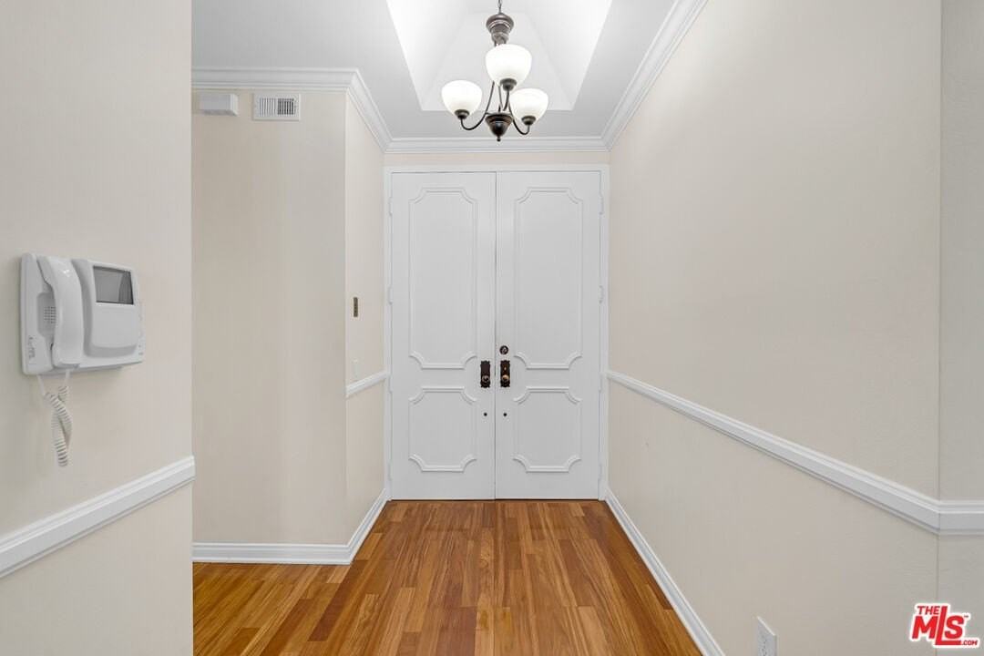 1370 Kelton Ave Apt 203 #203 - Photo 5 of 28